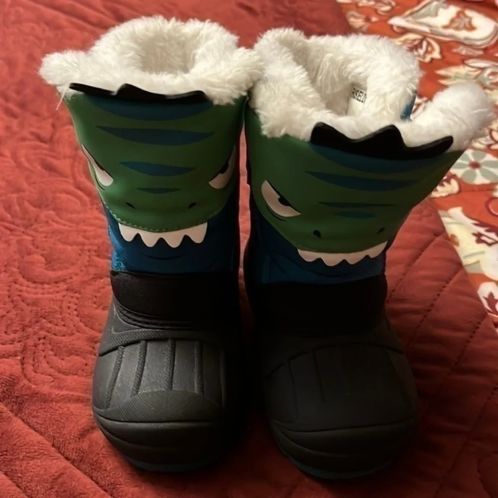 Cat & yack size 7 colors black green blue winter boots Frankie Dinosaur